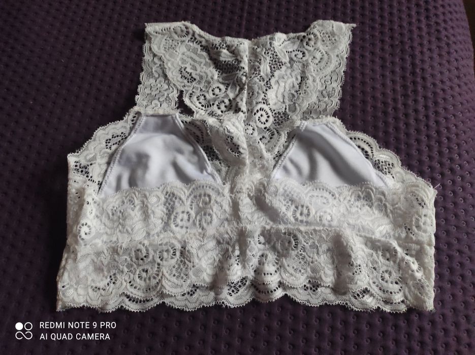 Biały crop top, biustonosz, braletka