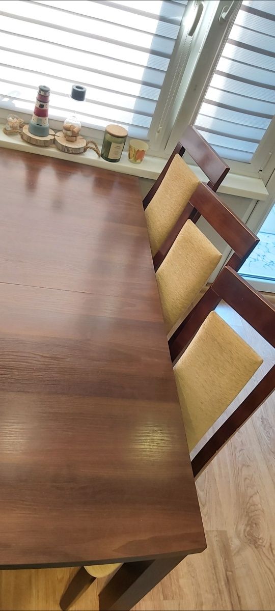 Stół rozkładany i krzesła