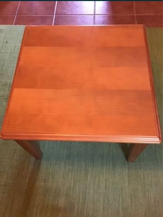 Mesa de madeira maçica (56cmx56cm)
