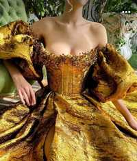 Золотое бальное платье
