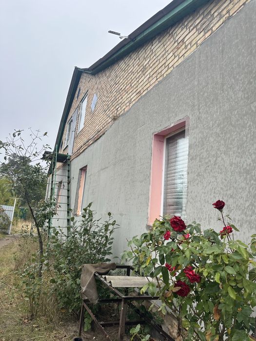 Гарний будинок в с. Мощун з земельною ділянкою 10 сот