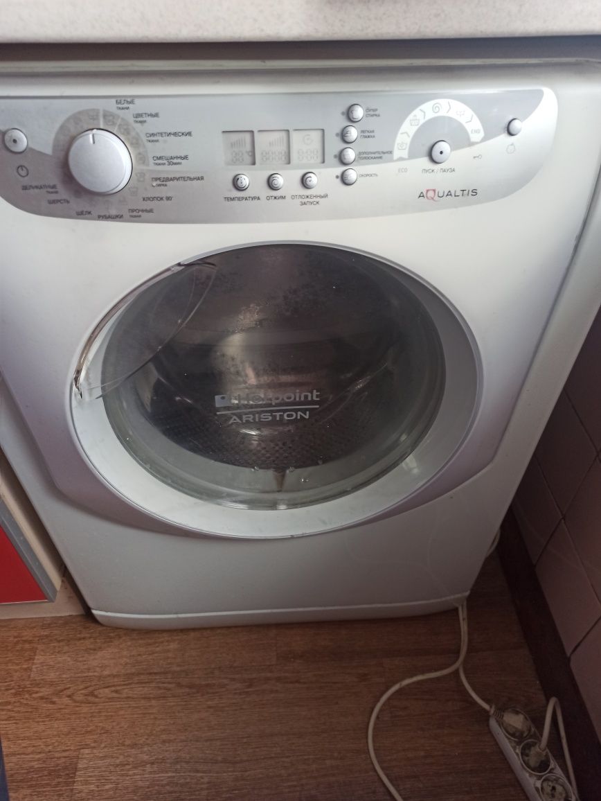 Продам на разборку или ремонт  стиральную машину Hotpoint Aniston
