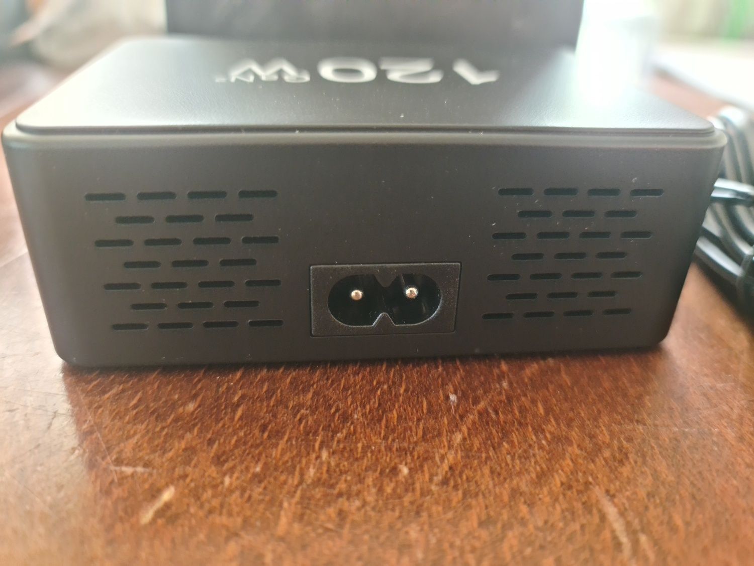 Ładowarka  przenośna 3 USB-C I 3 USB-A Model 818H MACKBOOK IPHONE IPAD