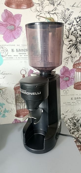 Кавомолка прямого помолу Nuova Simonelli гріндер
