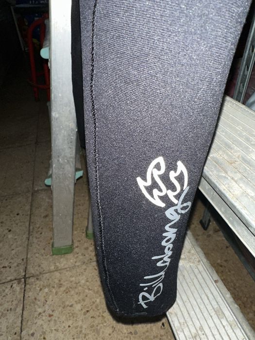 Fato de surf como novo