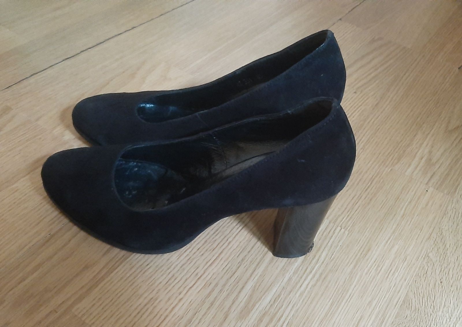 Buty 40 r/ Туфлі замшеві 40 р.