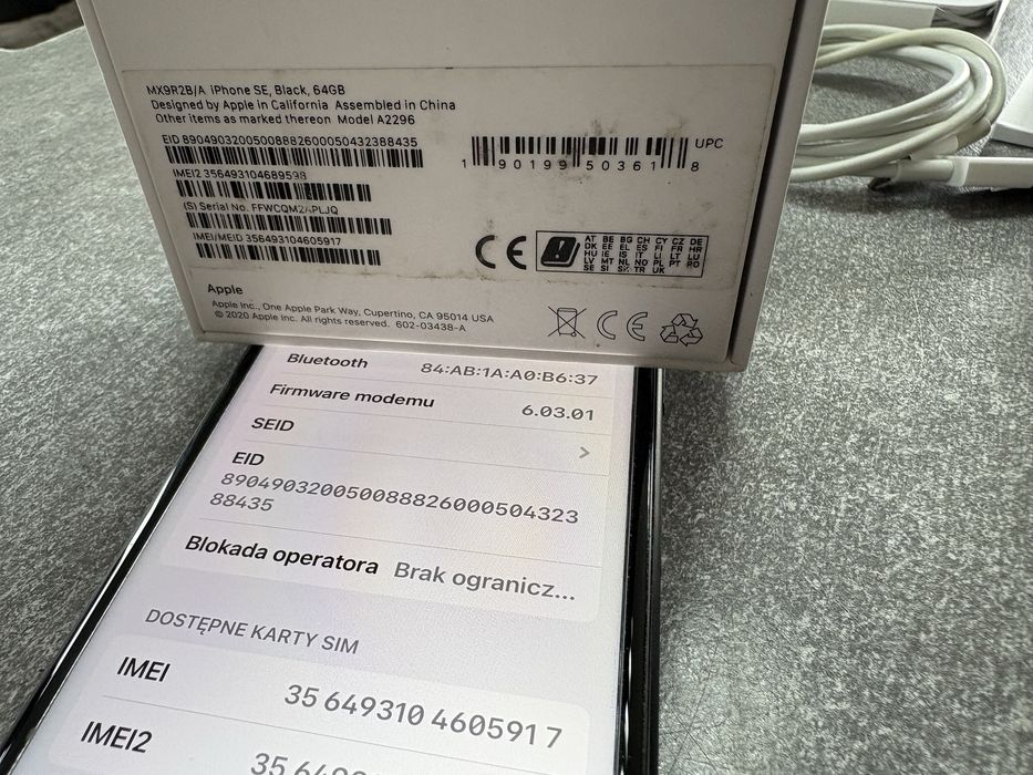 iPhone SE 2 gen. 2020 - komplet - stan bdb - szklo - 100% sprawny
