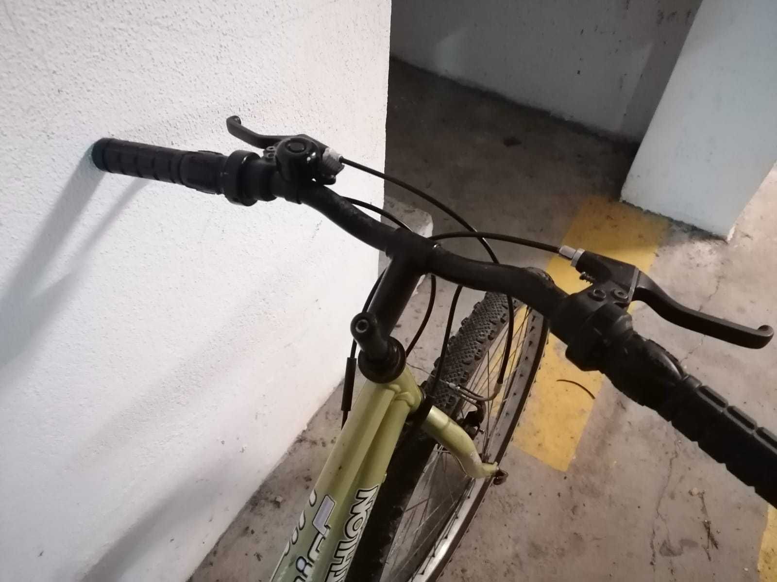 Bicicleta de Senhora 26" (contactar pelo Telemóvel)