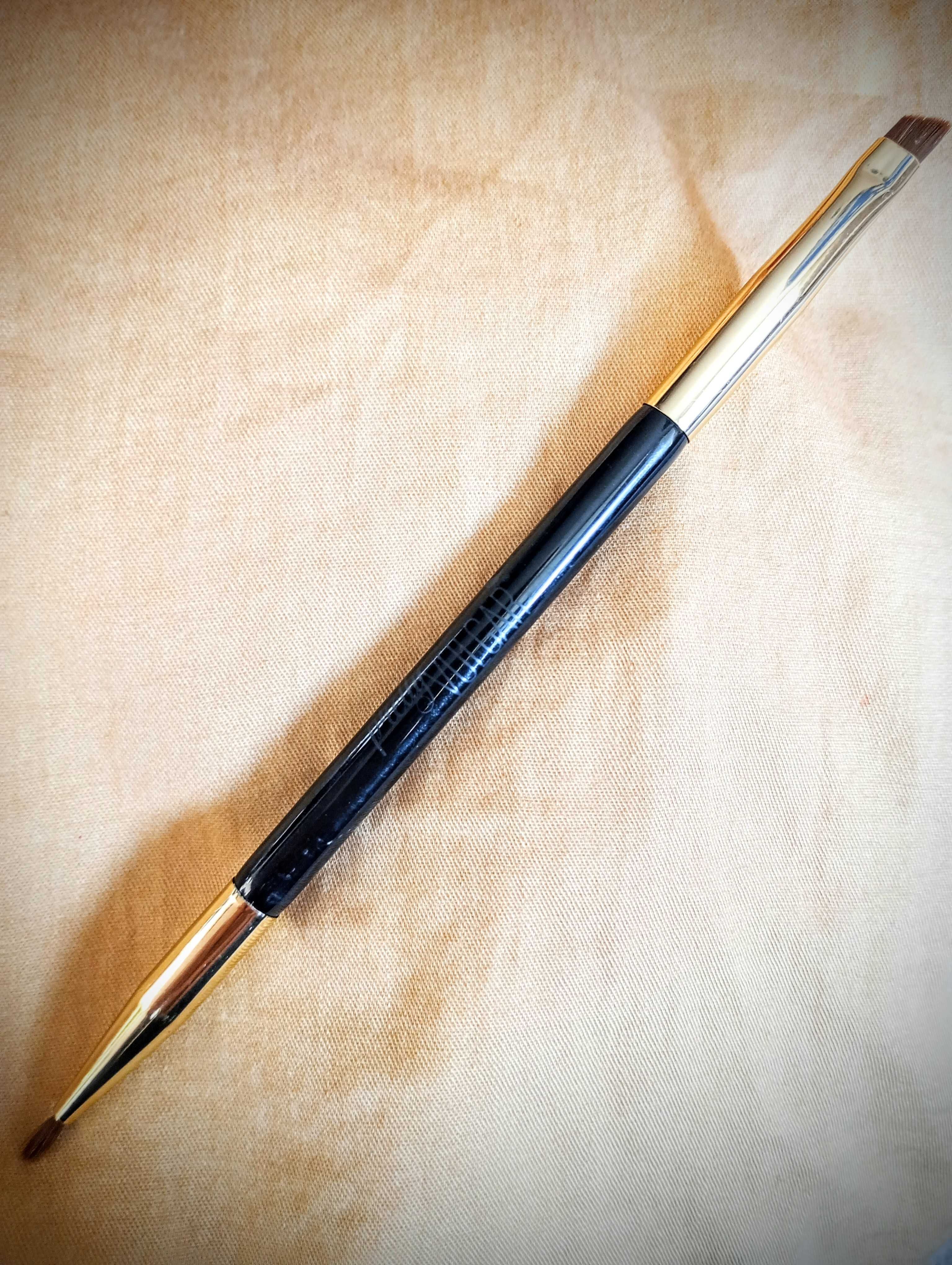 Dwustronny pędzelek do kresek Pretty Vulgar The Wing Master Dual