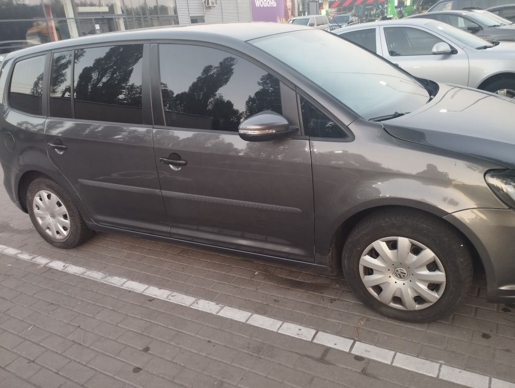 Продам VW TOURAN 2011 року