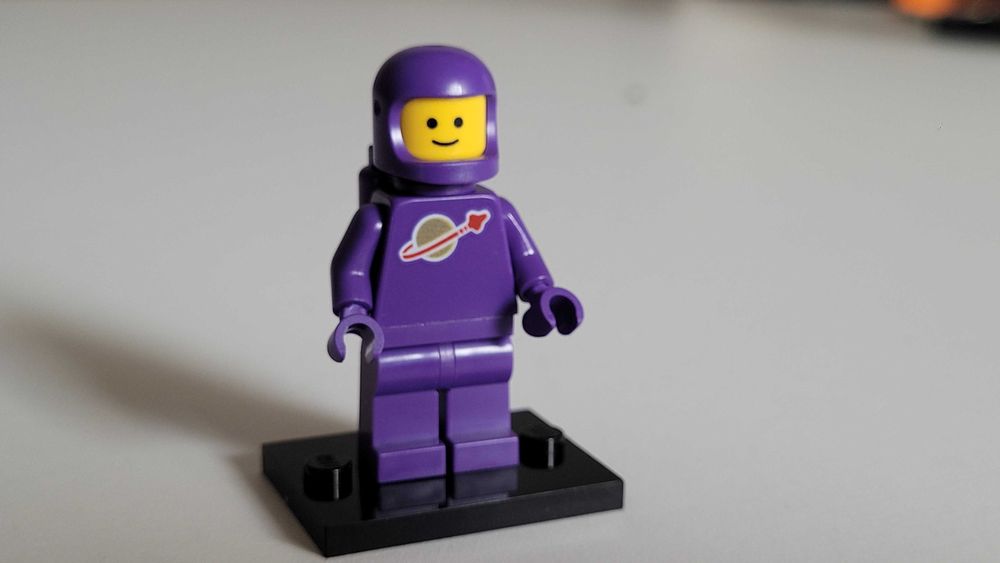 Lego Classic Spaceman fioletowy - custom z nowych elementów