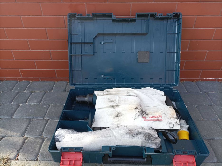 Wiertarko młot udarowy Bosch GBH 7-46  de okazja wiertła w cenie.