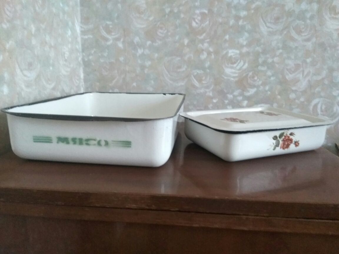 судки и блюдо металлические, эмалированные. Ключи для консервации.