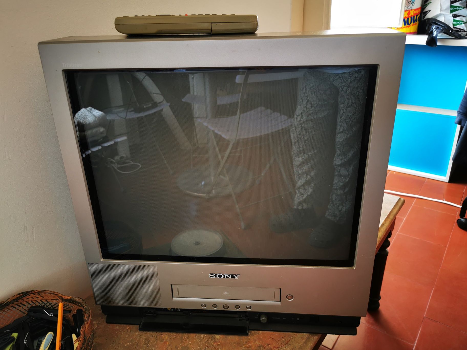 Tv Sony Kv 21fv1e com LEITOR VIDEO VHS incorporado