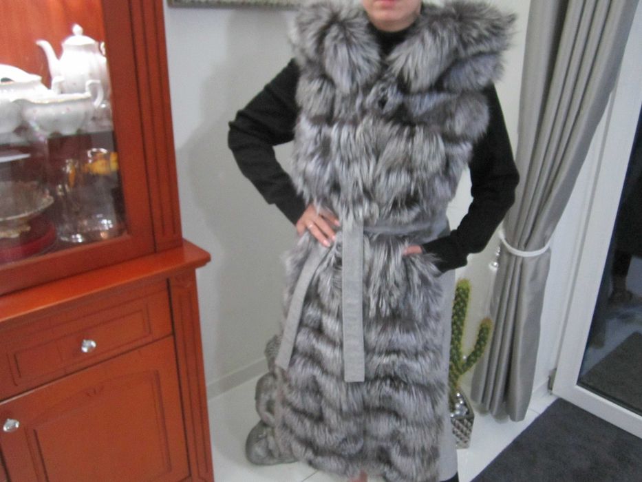 rezerwacja Hit długa kamizelka cieplutka z futrem naturalnym lisa