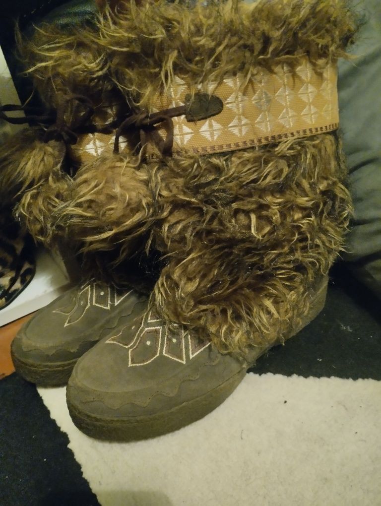 Botas quentes em pelo