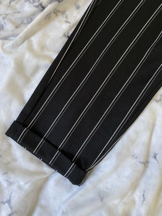 Eleganckie spodnie materialowe/cygaretki/ garniturowe w paski