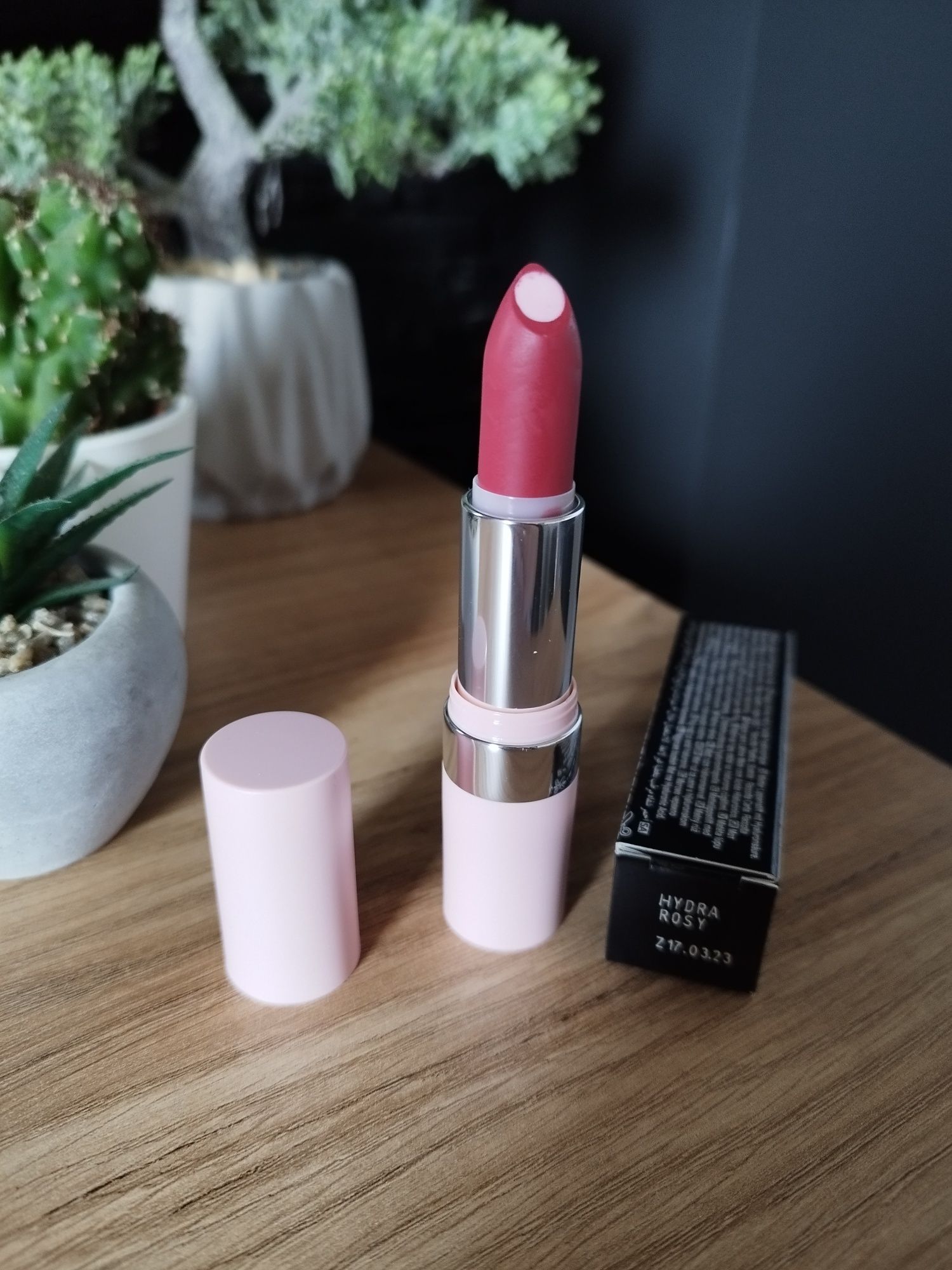 Avon szminka Hydramatic matte Hydra rosy