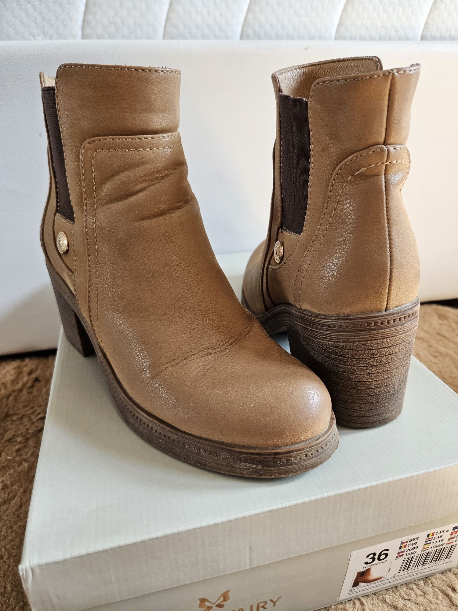 Beżowe buty na obcasie botki 36 Jenny Fairy CCC wiosna jesień