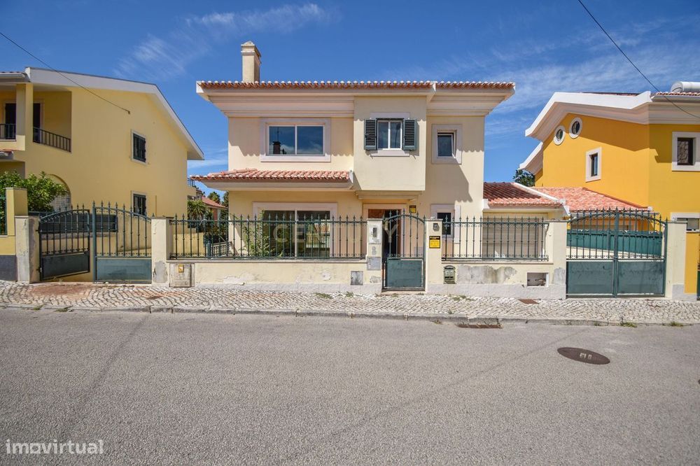 Oeiras - Caxias, moradia T3+2, lote 301m2, garagem sótão c/terraço e c