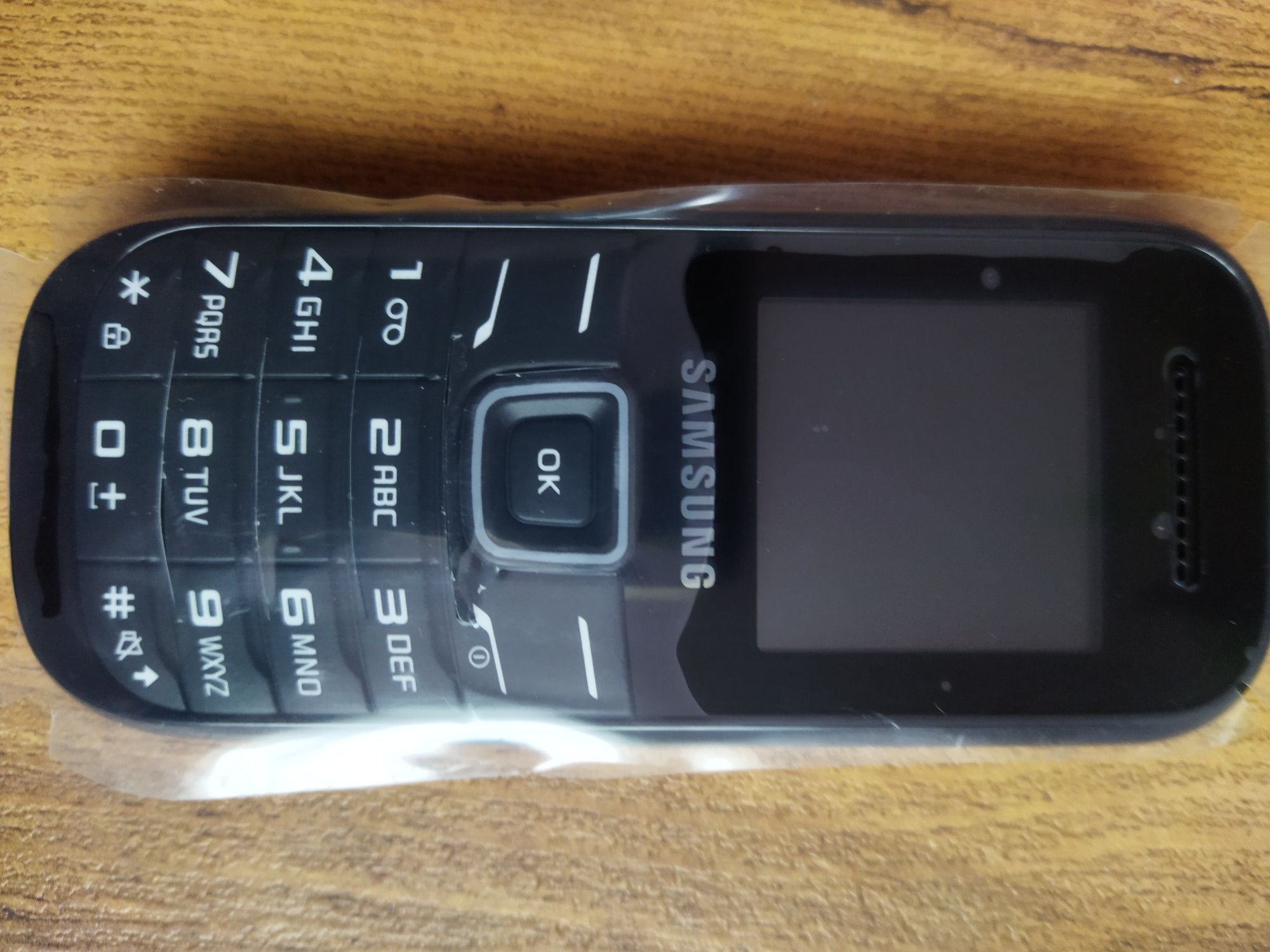 Новый моб. телефон Samsung GT-E1200