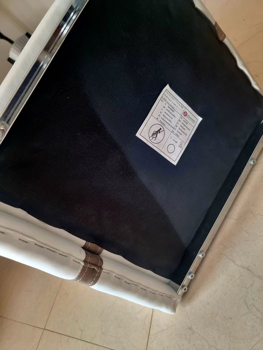 Cadeiras brancas para mesa sala