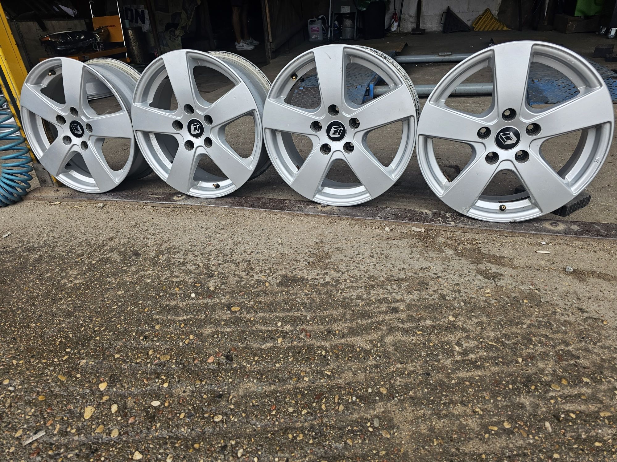 Felgi Aluminiowe Renault Trafic R16 5x114.3-ET46-6.5J