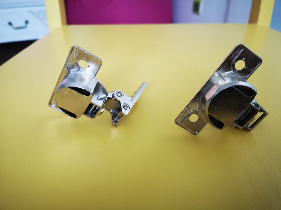Vendo dobradiças porta ikea novas bisagra