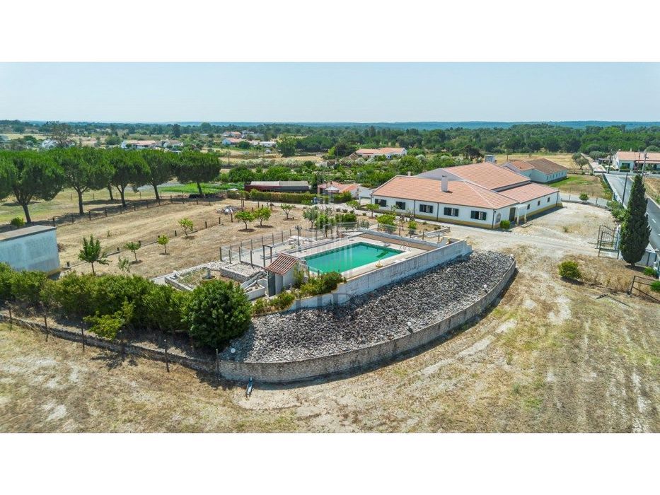 Moradia T5 com Piscina| Coruche| Santarem