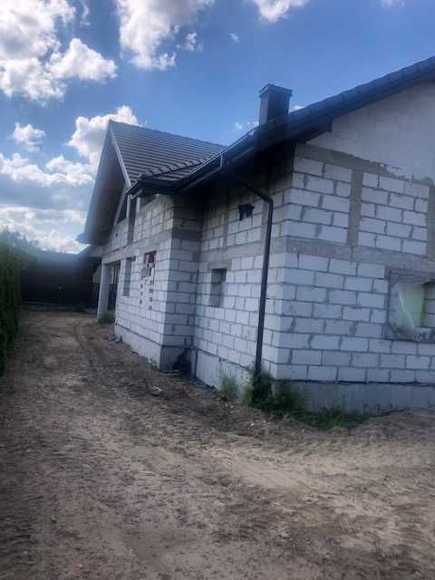 Dom na sprzedaż w stanie surowym