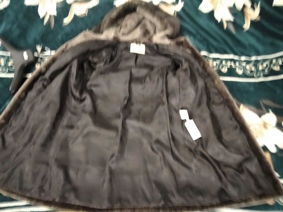 Натуральная шуба из мутона с норкой. Размер 48-52