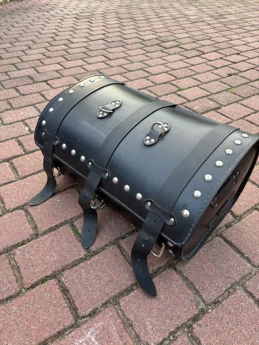 Duży, skórzany kufer motocyklowy
