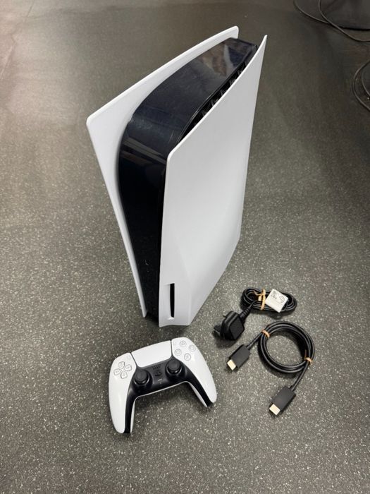 Playstation 5 c/CD 2 anos de garantia como nova