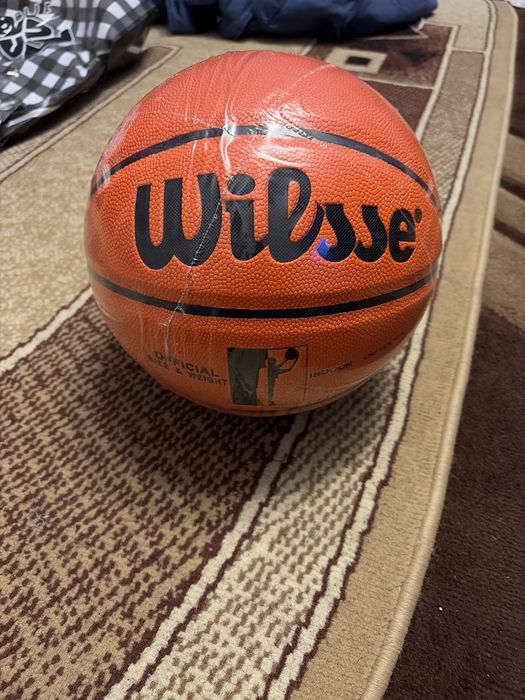 Баскетбольний мяч вілсон