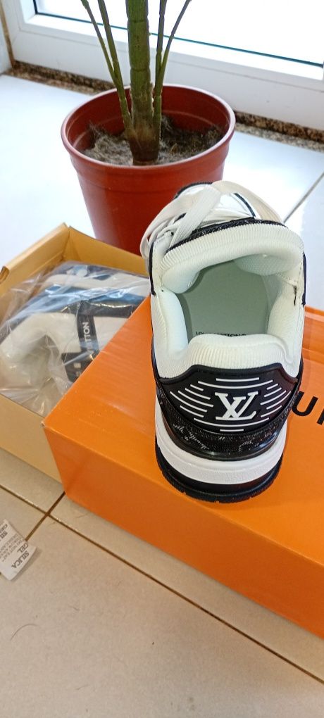 Sapatilha Louis Vuitton