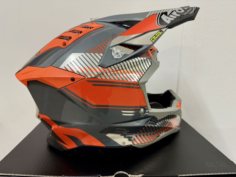 Capacete Aviator 3 Carbono Tam L semi novo