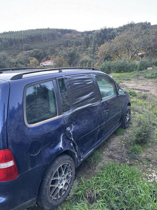 VW Touran 2006 – Para Peças / Funciona