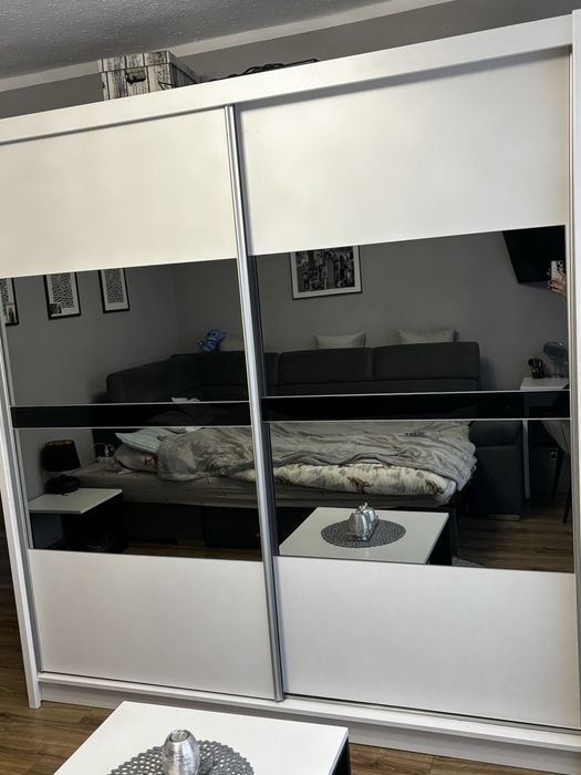 Szafa rozsuwana dwudrzwiowa z lustrem biała