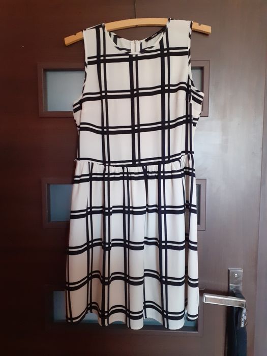 Kremowa sukienka Oasis r.38