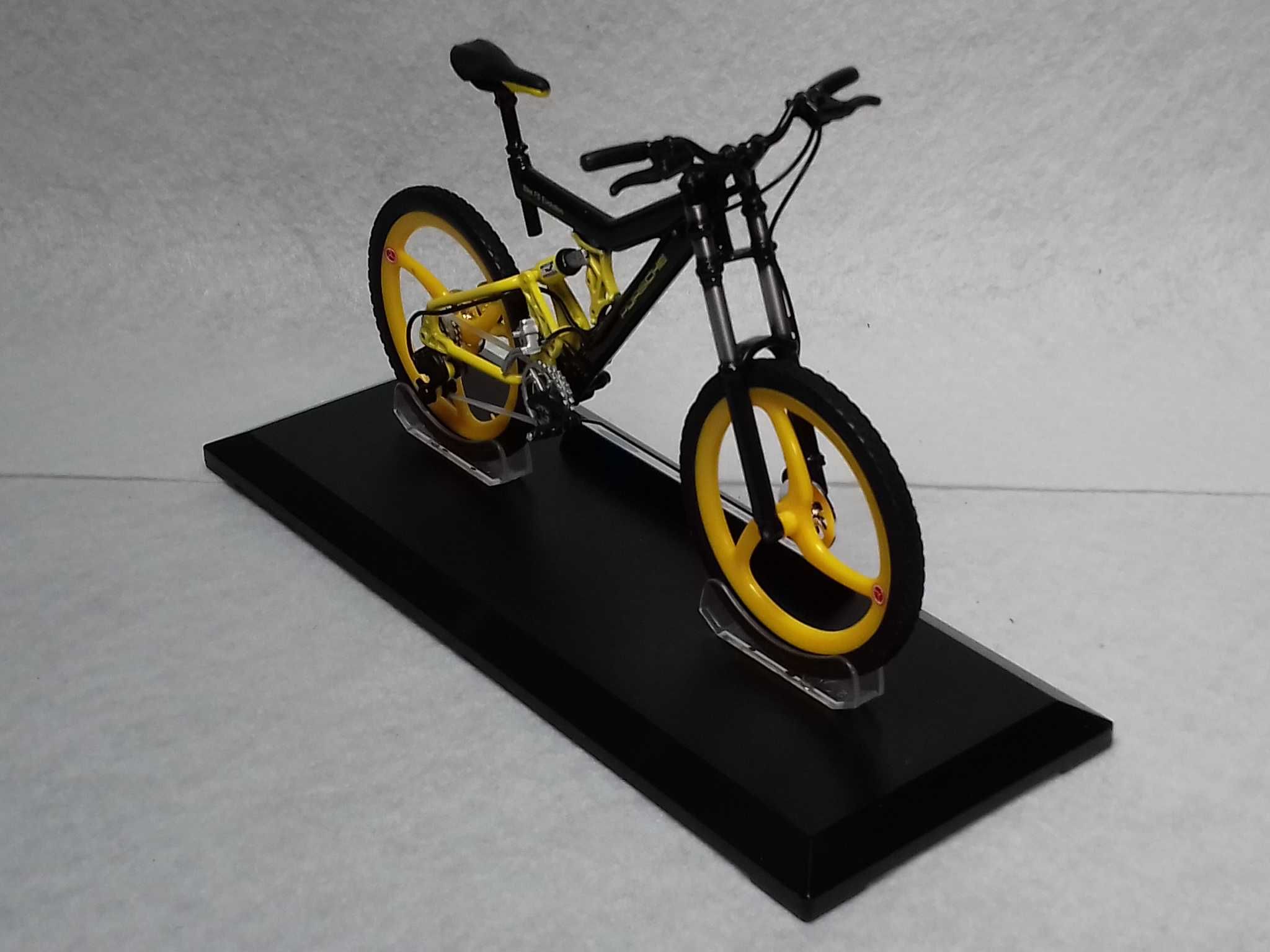 Welly 1:10 - Porsche Bike FS Evolution