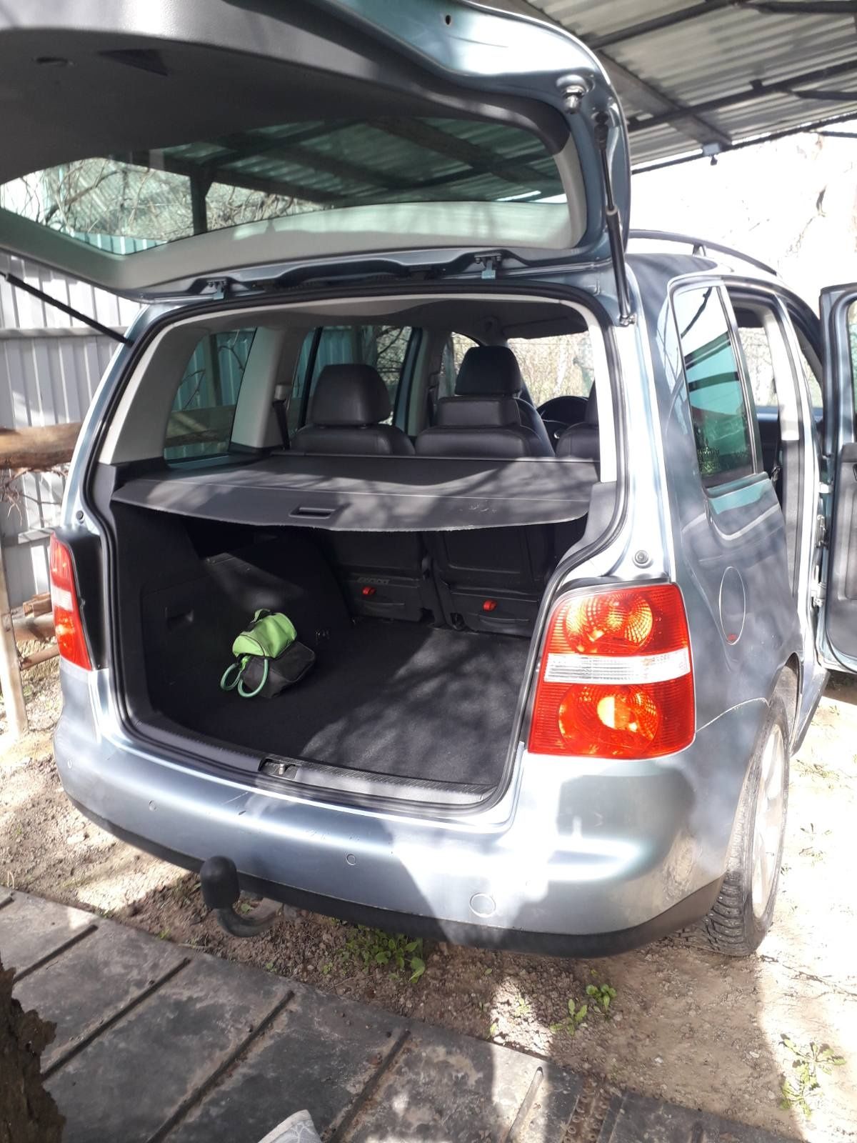 Продам Volkswagen Touran  1.9 DSG