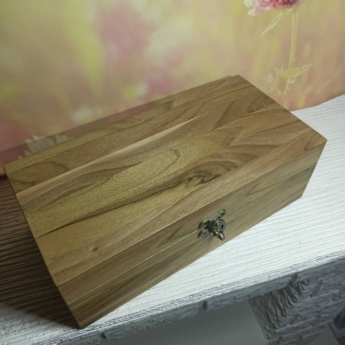 Шкатулка з натурального дерева Горіх