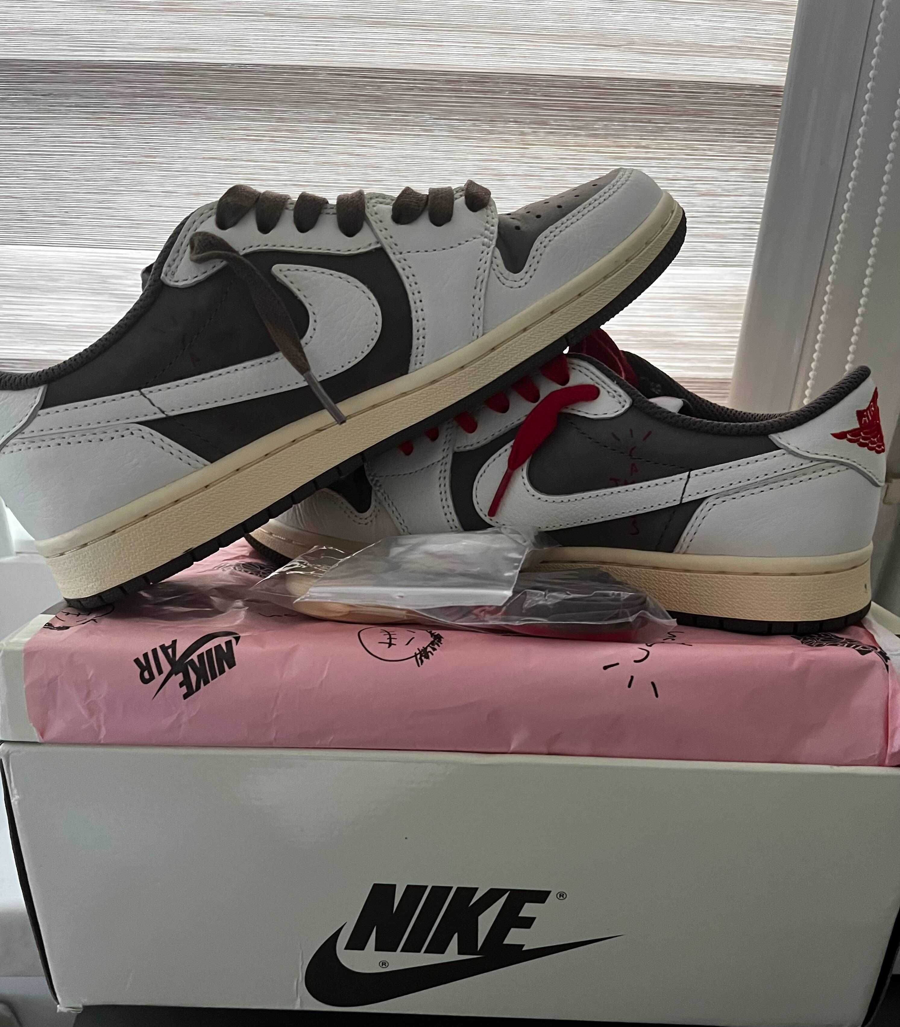 Jordan 1 Low Travis Scott Reverse Mocha