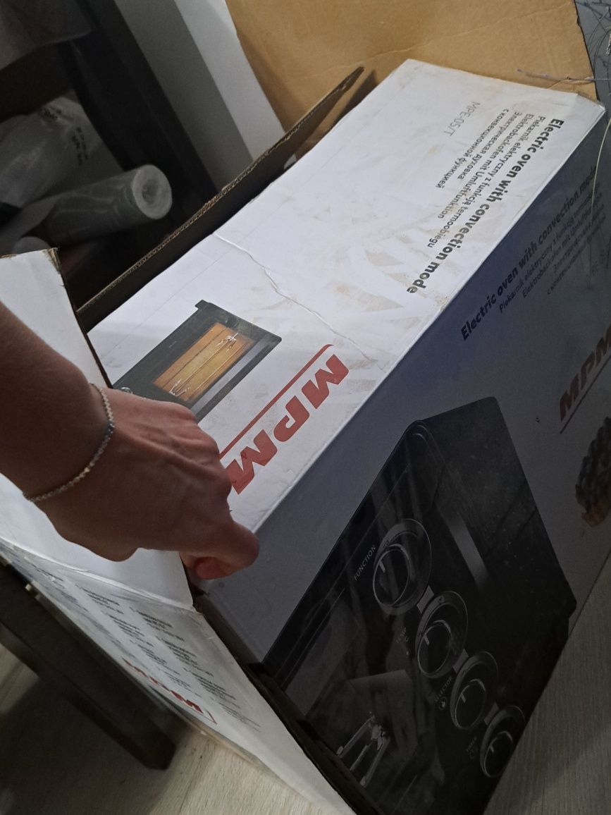 Piekarnik elektryczny z funkcją termoobiegu MPF-05/T