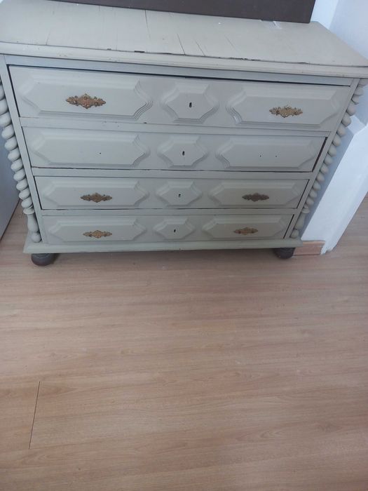Cómoda antiga restaurada