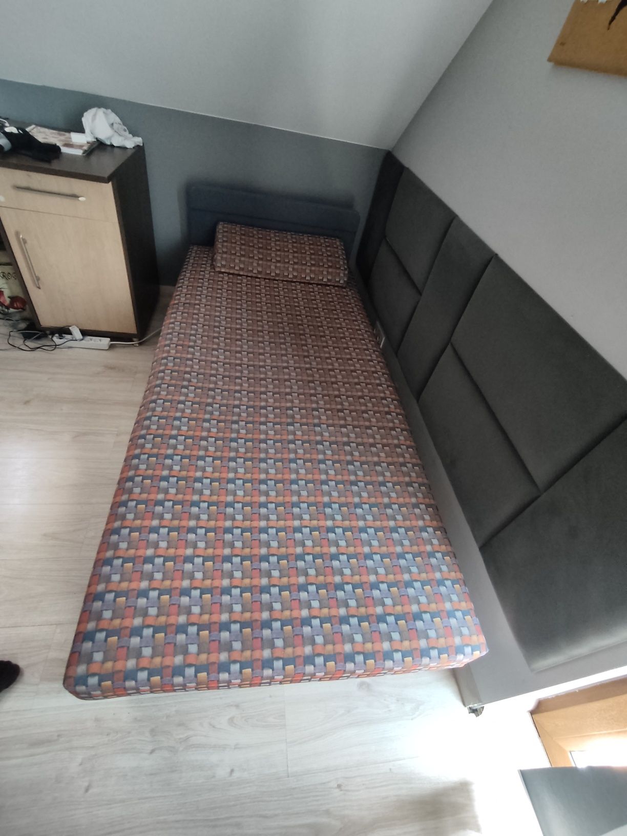 Tapczan 190x90 Młodzieżowy z pojemną skrzynią na pościel