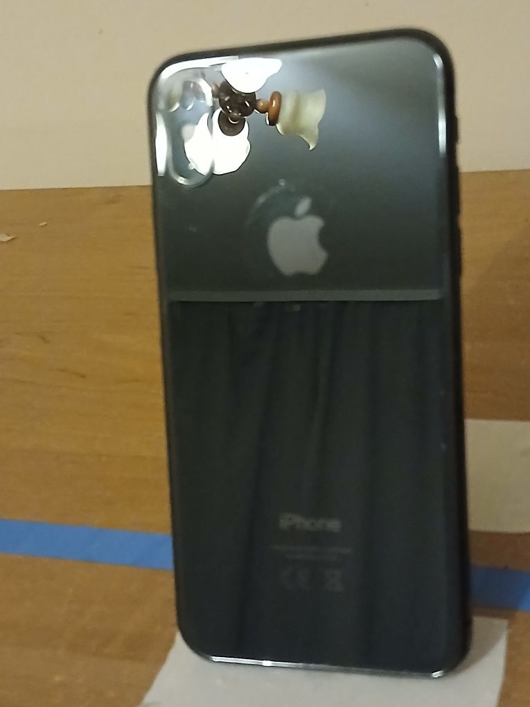 Sprzedam iPhone X.