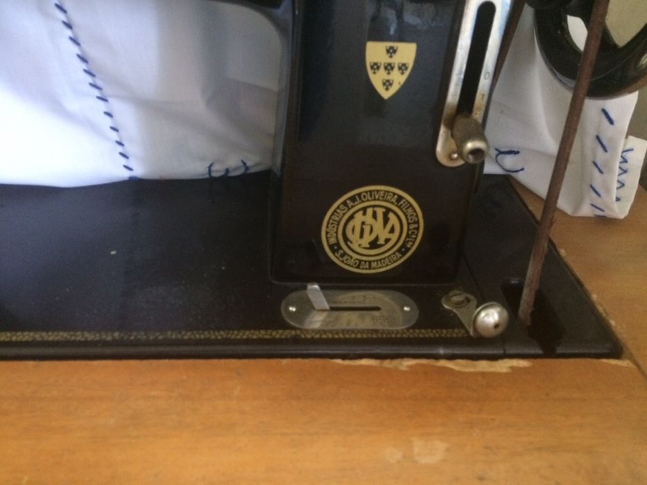Vendo máquina costura oliva