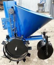 Сажалка картоплі на мотоблок