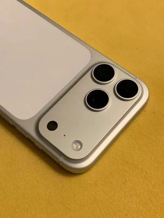 iPhone 17 Pro Max - Silver